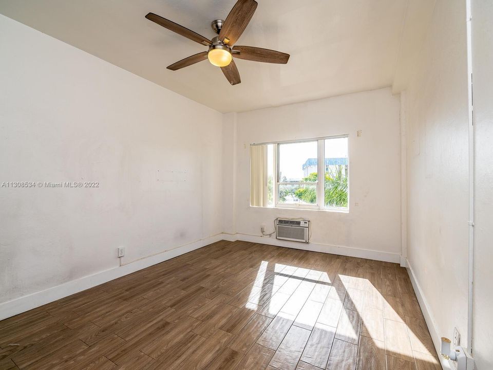 Recently Rented: $1,800 (1 beds, 1 baths, 290 Square Feet)