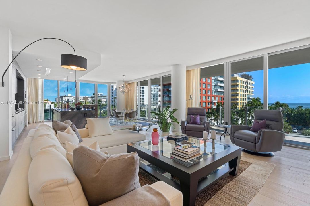 Active With Contract: $5,995,000 (5 beds, 5 baths, 3041 Square Feet)