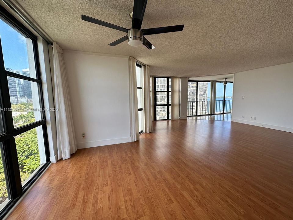 Recently Rented: $4,250 (2 beds, 2 baths, 1747 Square Feet)
