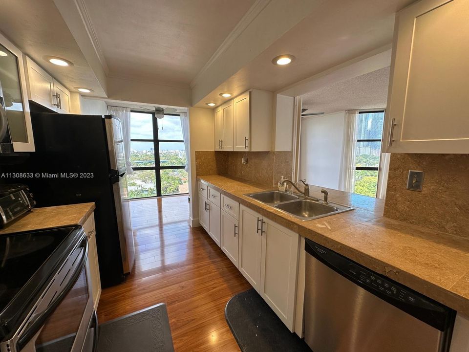 Recently Rented: $4,250 (2 beds, 2 baths, 1747 Square Feet)