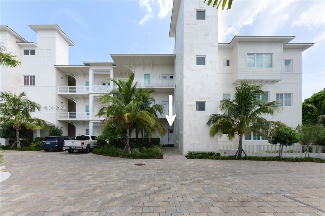 Recently Sold: $1,995,000 (3 beds, 3 baths, 2618 Square Feet)