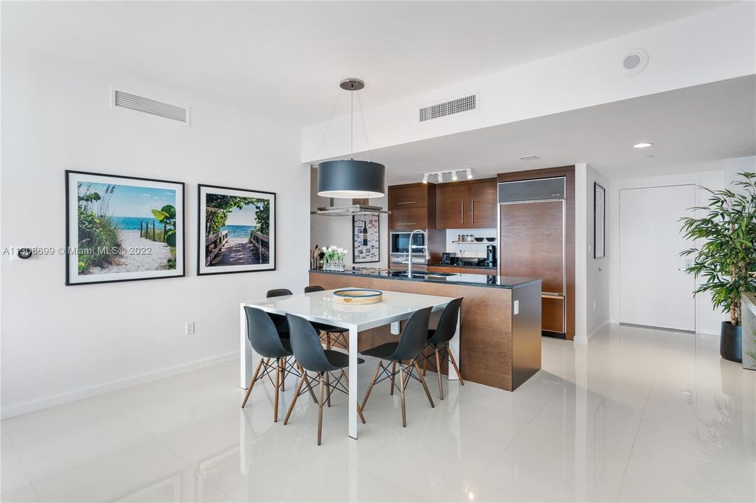 Recently Sold: $1,125,000 (2 beds, 2 baths, 1518 Square Feet)