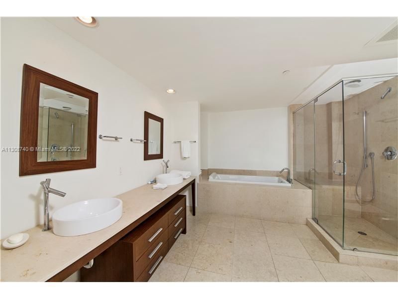Недавно продано: $1,300,000 (2 спален, 2 ванн, 1313 Квадратных фут)