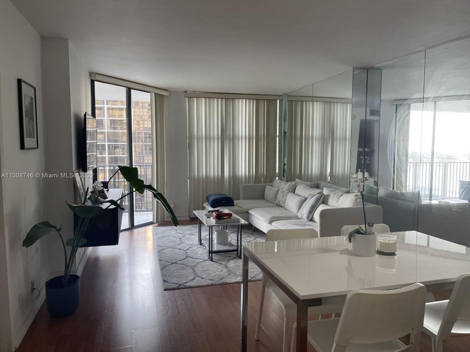 Recently Rented: $2,700 (1 beds, 1 baths, 868 Square Feet)
