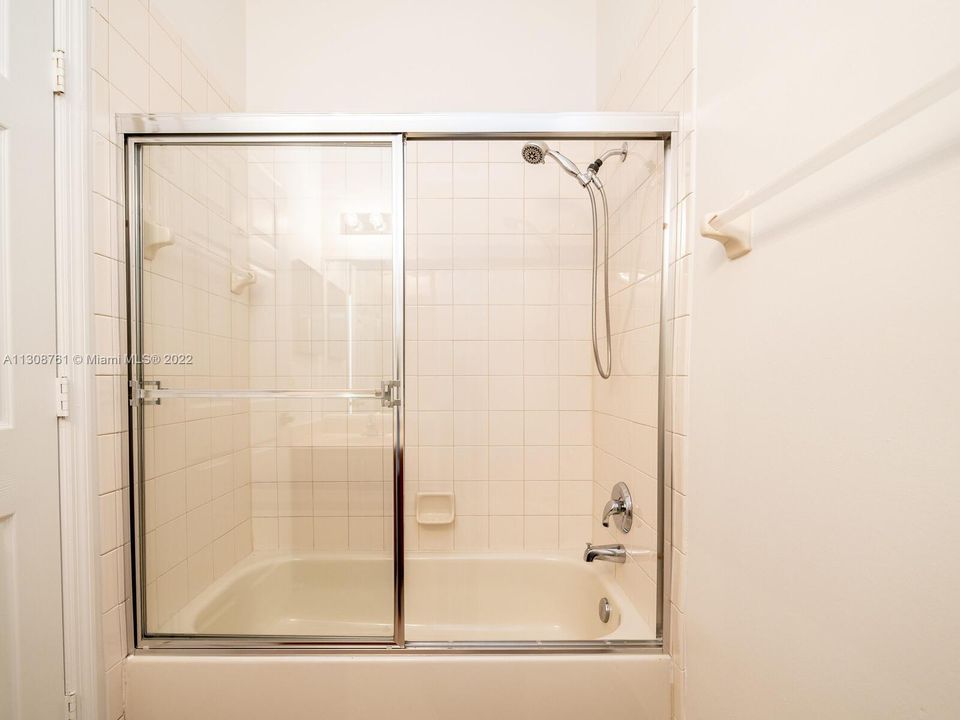 最近售出: $850,000 (4 贝兹, 3 浴室, 2476 平方英尺)
