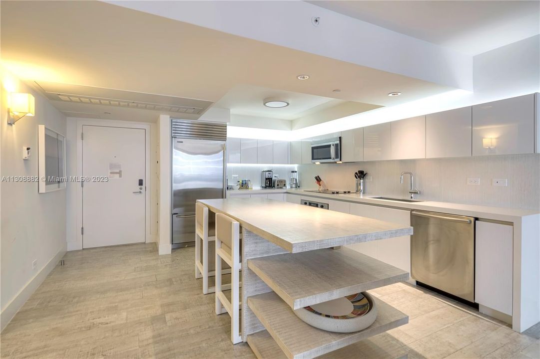 Recently Sold: $2,500,000 (1 beds, 1 baths, 1036 Square Feet)