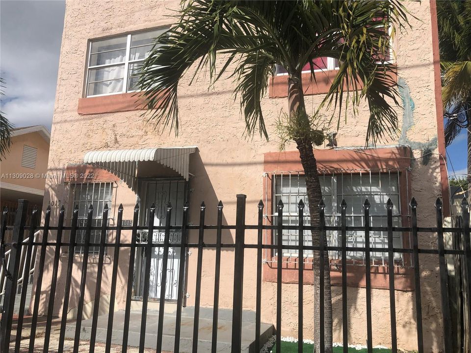 Recently Rented: $1,400 (1 beds, 2 baths, 1518 Square Feet)