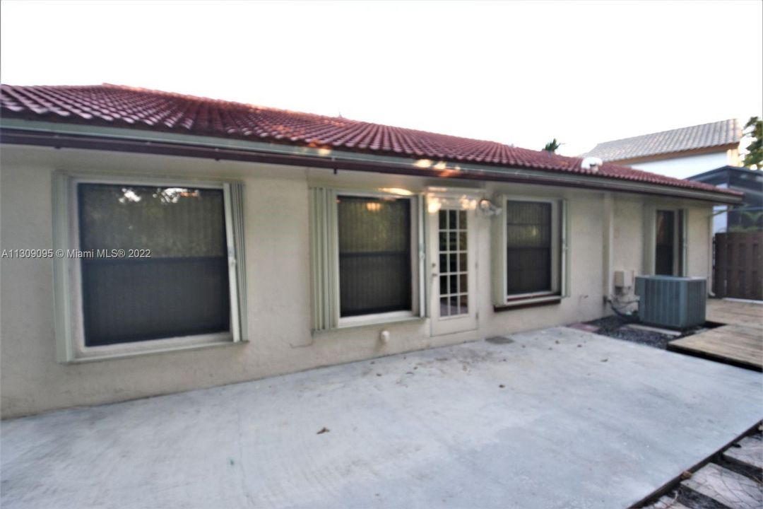 Recently Rented: $2,725 (2 beds, 2 baths, 1325 Square Feet)