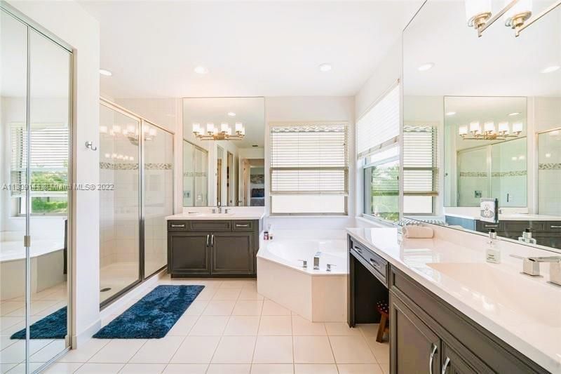 Recently Sold: $1,498,000 (6 beds, 5 baths, 3592 Square Feet)