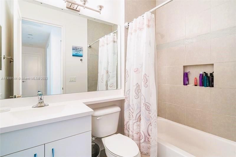 Recently Sold: $1,498,000 (6 beds, 5 baths, 3592 Square Feet)