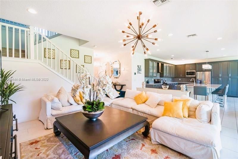 Recently Sold: $1,498,000 (6 beds, 5 baths, 3592 Square Feet)