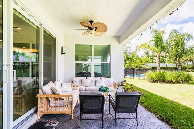 Recently Sold: $1,498,000 (6 beds, 5 baths, 3592 Square Feet)