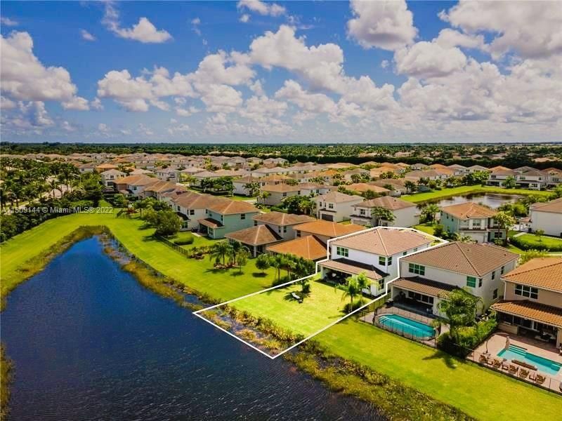 Recently Sold: $1,498,000 (6 beds, 5 baths, 3592 Square Feet)