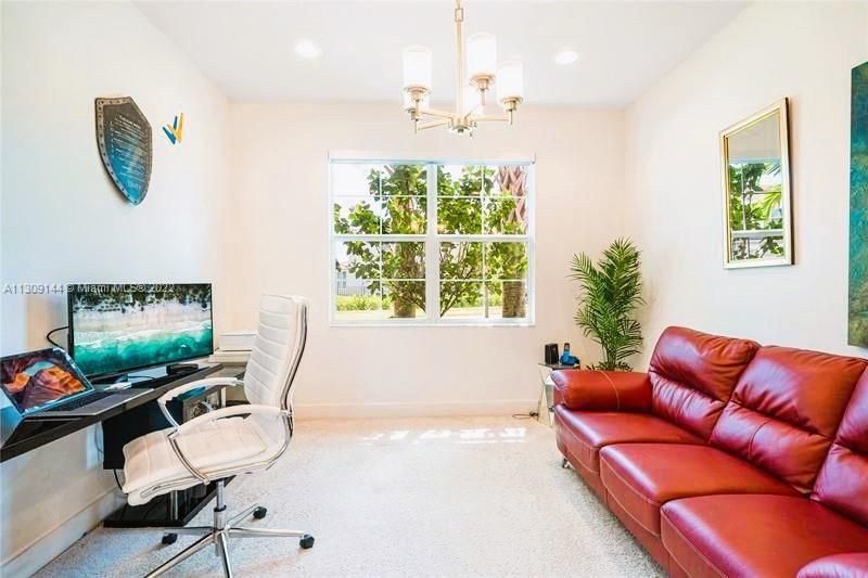 Recently Sold: $1,498,000 (6 beds, 5 baths, 3592 Square Feet)