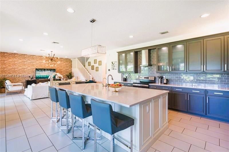 Recently Sold: $1,498,000 (6 beds, 5 baths, 3592 Square Feet)