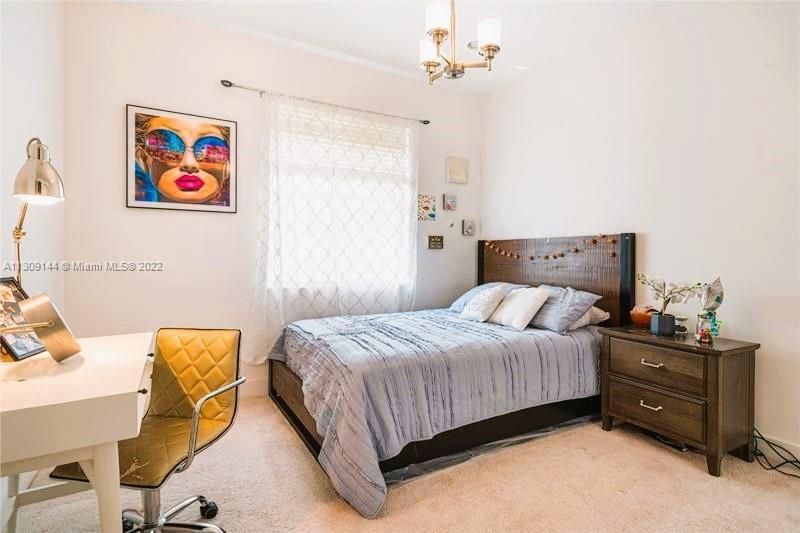 Recently Sold: $1,498,000 (6 beds, 5 baths, 3592 Square Feet)