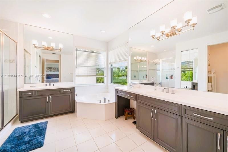 Recently Sold: $1,498,000 (6 beds, 5 baths, 3592 Square Feet)