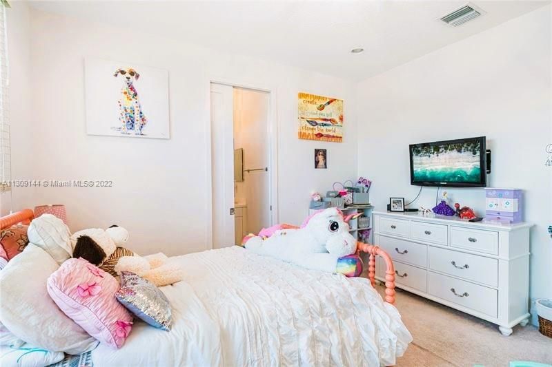 Recently Sold: $1,498,000 (6 beds, 5 baths, 3592 Square Feet)