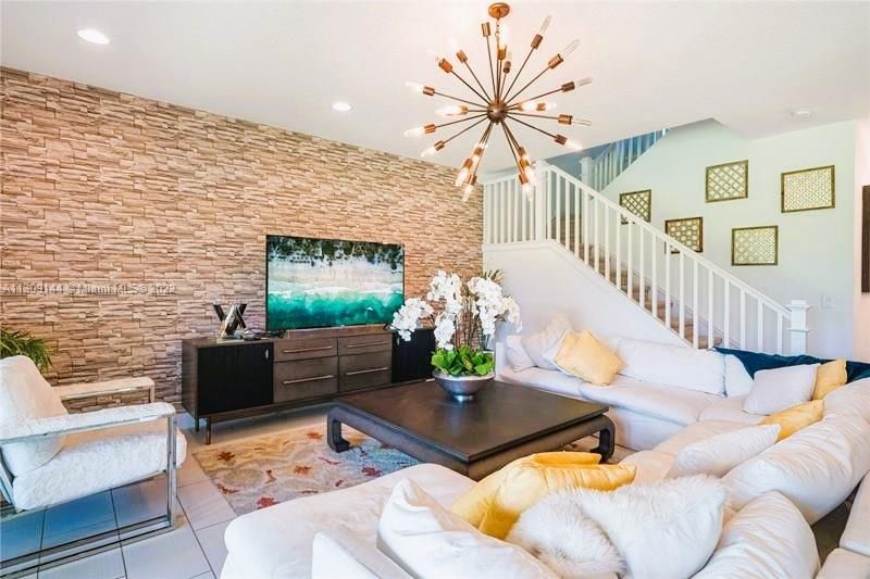 Recently Sold: $1,498,000 (6 beds, 5 baths, 3592 Square Feet)