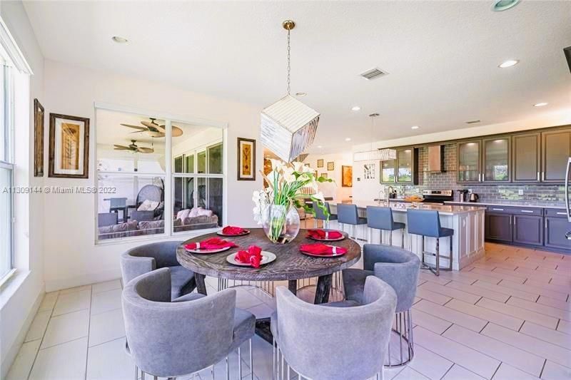 Recently Sold: $1,498,000 (6 beds, 5 baths, 3592 Square Feet)