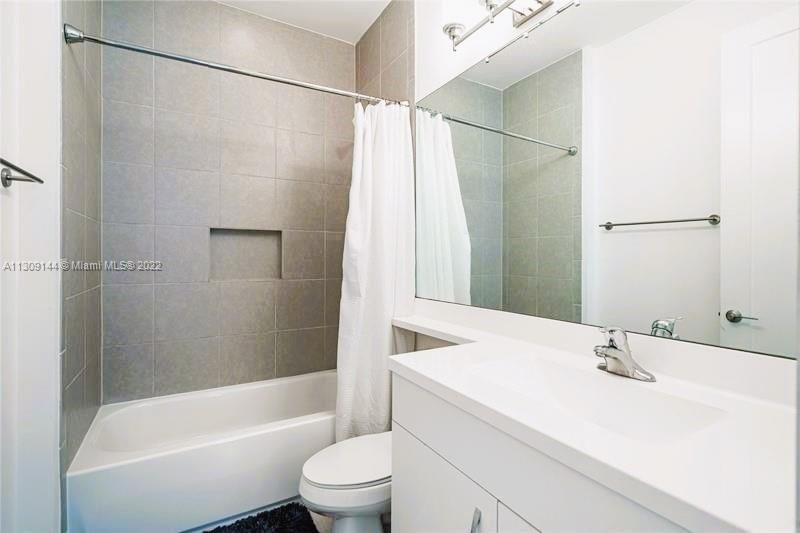 Recently Sold: $1,498,000 (6 beds, 5 baths, 3592 Square Feet)