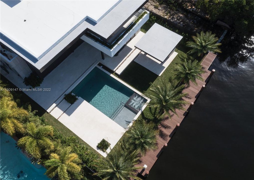 Recently Sold: $16,550,000 (7 beds, 7 baths, 6720 Square Feet)