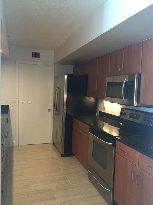 Recently Rented: $2,850 (1 beds, 1 baths, 825 Square Feet)