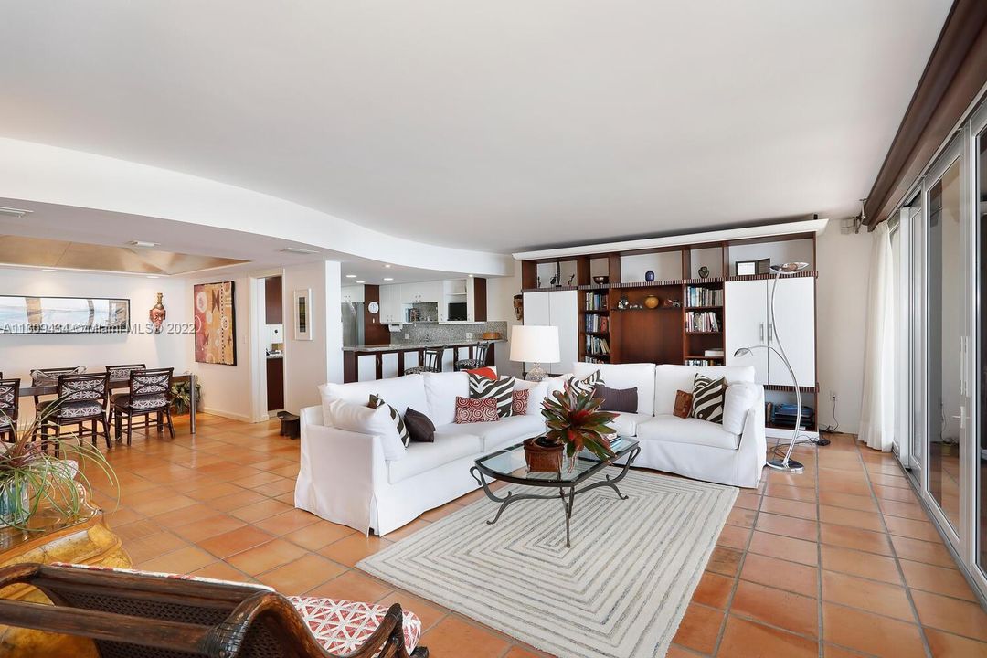 Recently Sold: $950,000 (2 beds, 2 baths, 1882 Square Feet)