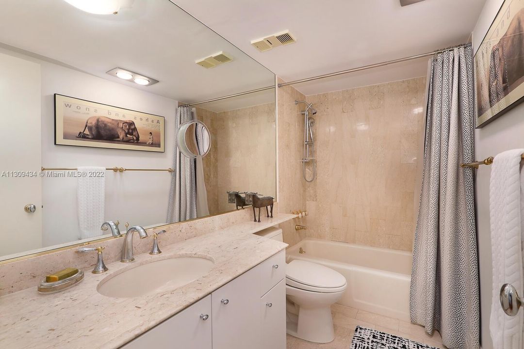 最近售出: $950,000 (2 贝兹, 2 浴室, 1882 平方英尺)
