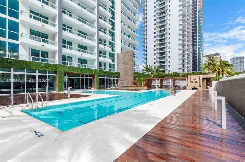 Recently Sold: $729,000 (1 beds, 1 baths, 1080 Square Feet)
