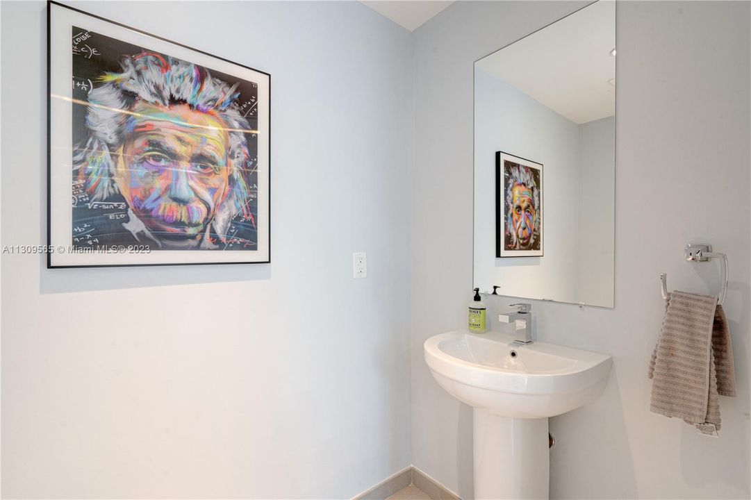 最近售出: $729,000 (1 贝兹, 1 浴室, 1080 平方英尺)