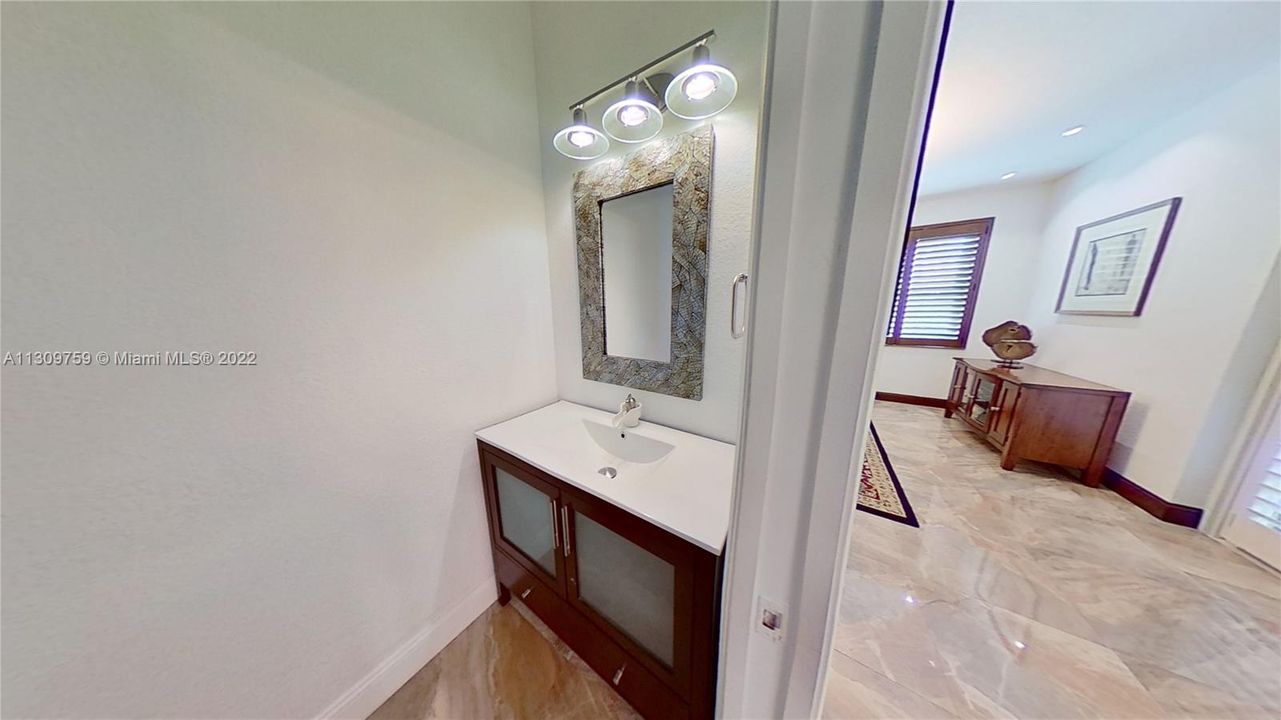 最近售出: $987,000 (4 贝兹, 3 浴室, 2252 平方英尺)