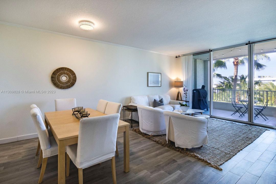 Recently Sold: $1,650,000 (2 beds, 2 baths, 1700 Square Feet)