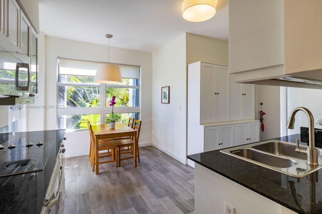 Recently Sold: $1,650,000 (2 beds, 2 baths, 1700 Square Feet)