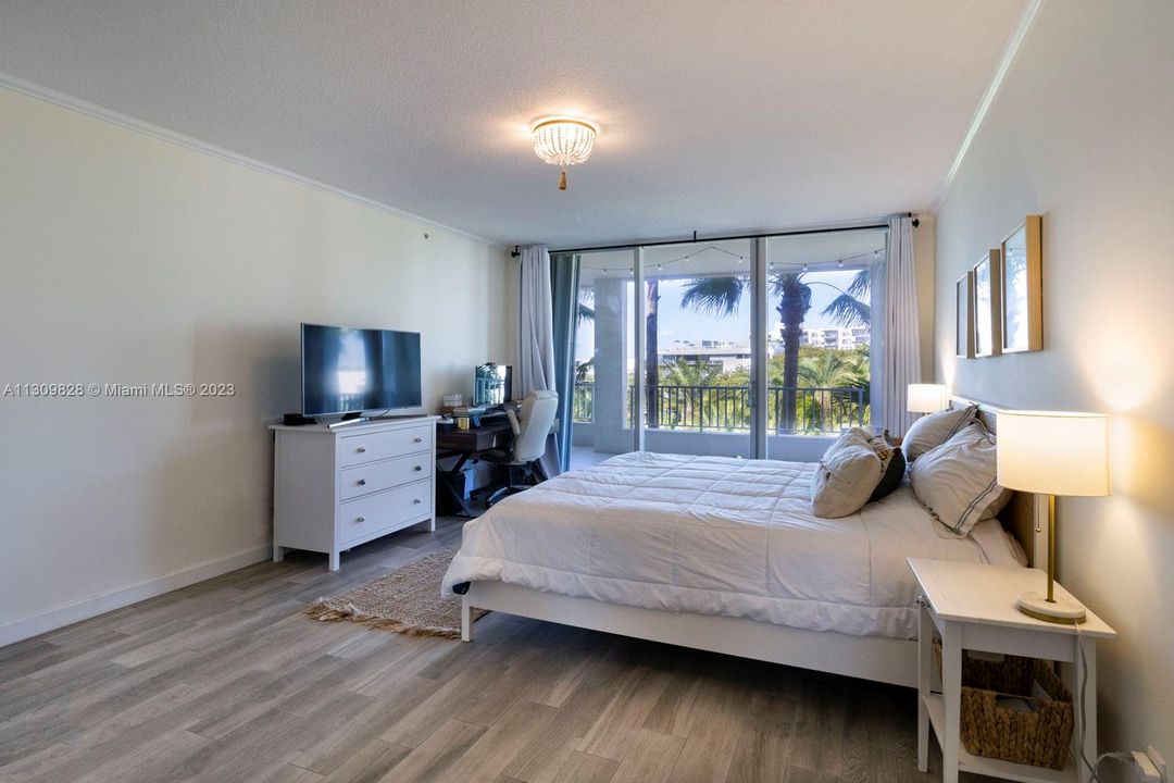 Recently Sold: $1,650,000 (2 beds, 2 baths, 1700 Square Feet)