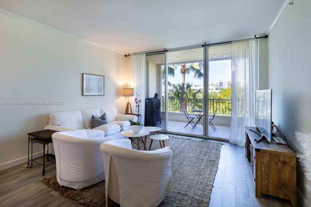 Recently Sold: $1,650,000 (2 beds, 2 baths, 1700 Square Feet)