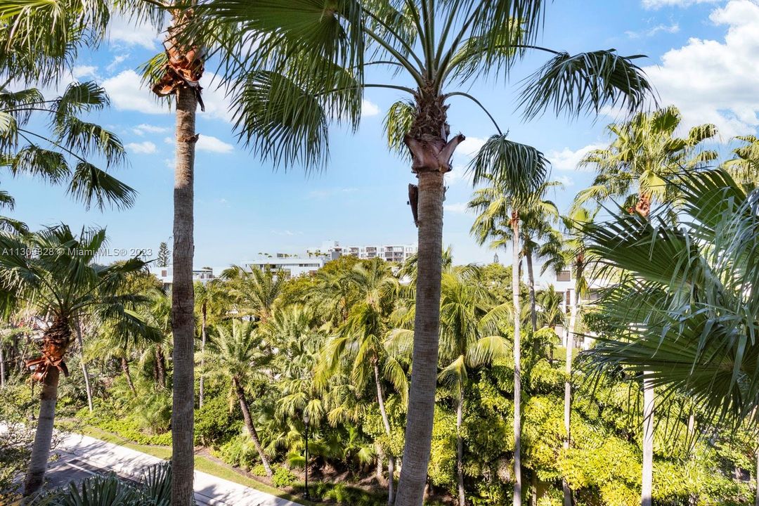 Recently Sold: $1,650,000 (2 beds, 2 baths, 1700 Square Feet)