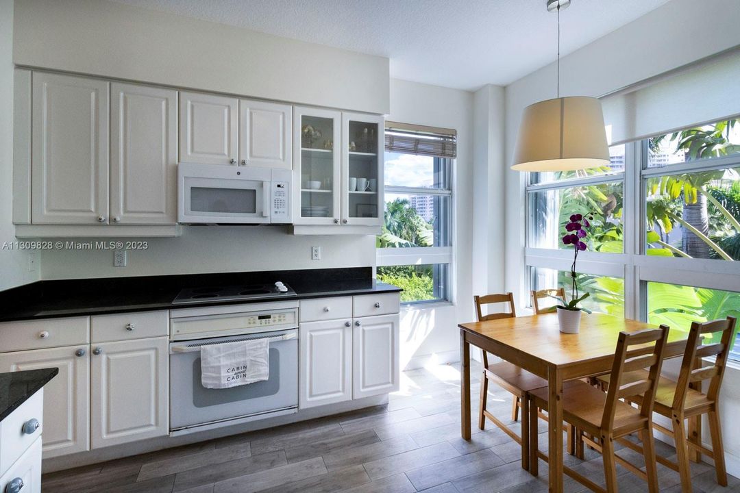 Recently Sold: $1,650,000 (2 beds, 2 baths, 1700 Square Feet)