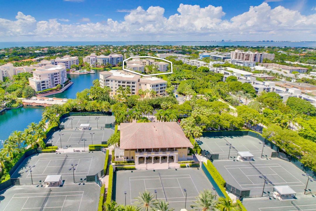 Recently Sold: $1,650,000 (2 beds, 2 baths, 1700 Square Feet)