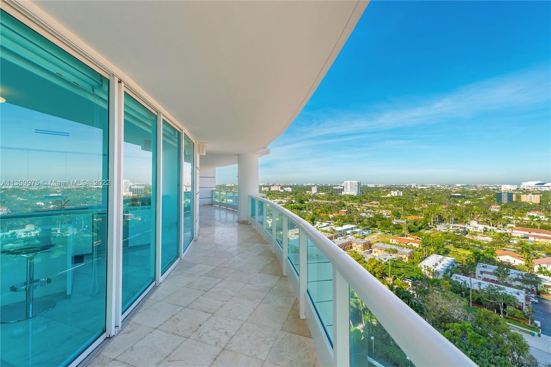 Recently Sold: $1,850,000 (2 beds, 2 baths, 2070 Square Feet)