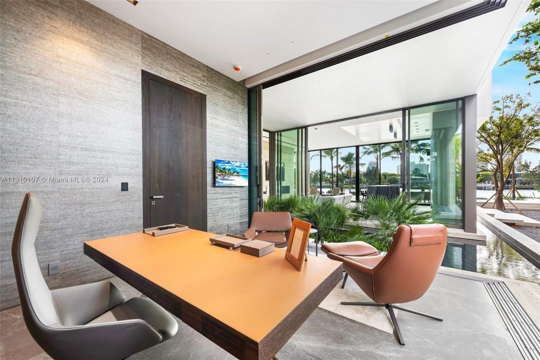 Active With Contract: $67,000,000 (7 beds, 10 baths, 12807 Square Feet)