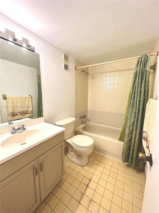 最近售出: $200,000 (2 贝兹, 2 浴室, 1070 平方英尺)