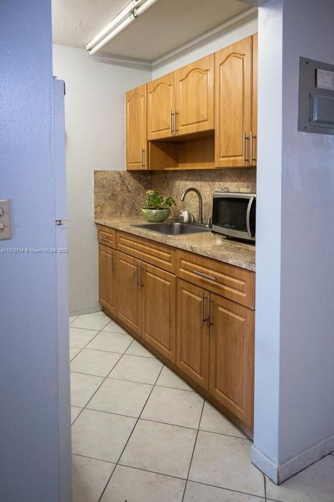 Active With Contract: $110,000 (1 beds, 1 baths, 580 Square Feet)