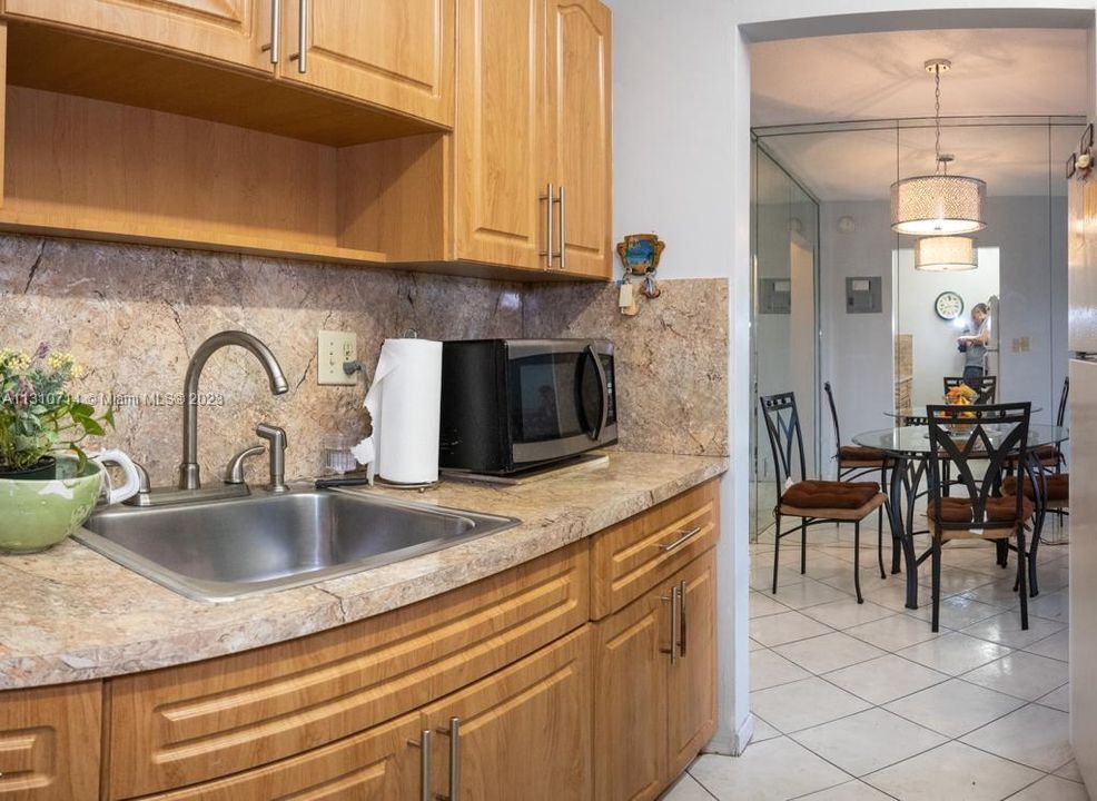 Active With Contract: $110,000 (1 beds, 1 baths, 580 Square Feet)