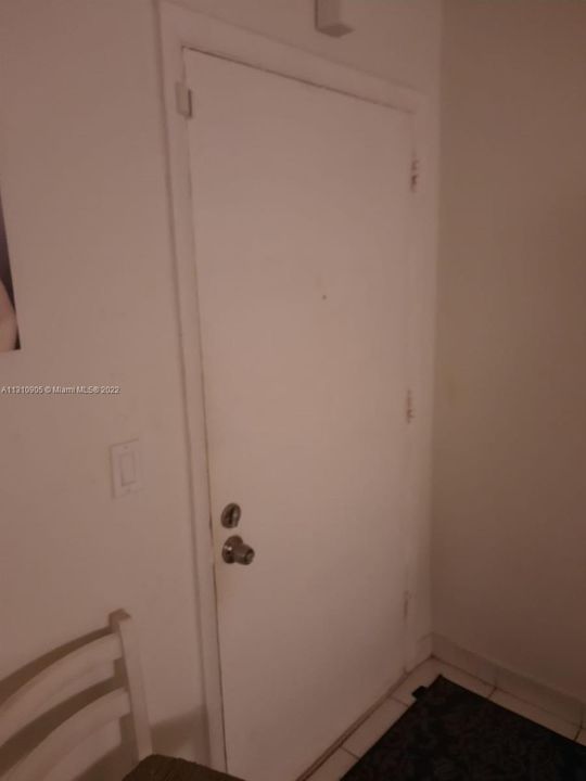 最近售出: $107,000 (2 贝兹, 1 浴室, 810 平方英尺)