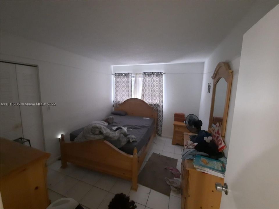 最近售出: $107,000 (2 贝兹, 1 浴室, 810 平方英尺)