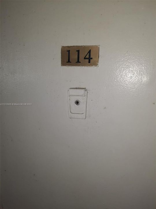 最近售出: $107,000 (2 贝兹, 1 浴室, 810 平方英尺)