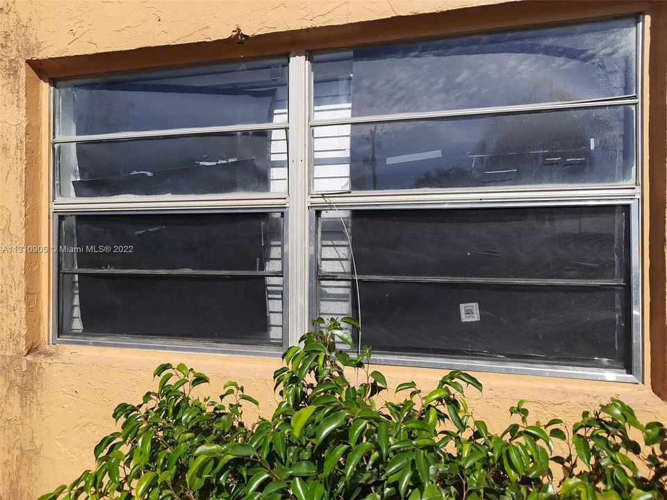 最近售出: $107,000 (2 贝兹, 1 浴室, 810 平方英尺)