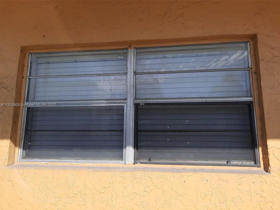 最近售出: $107,000 (2 贝兹, 1 浴室, 810 平方英尺)