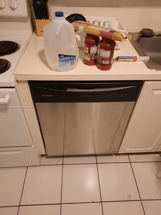 最近售出: $107,000 (2 贝兹, 1 浴室, 810 平方英尺)